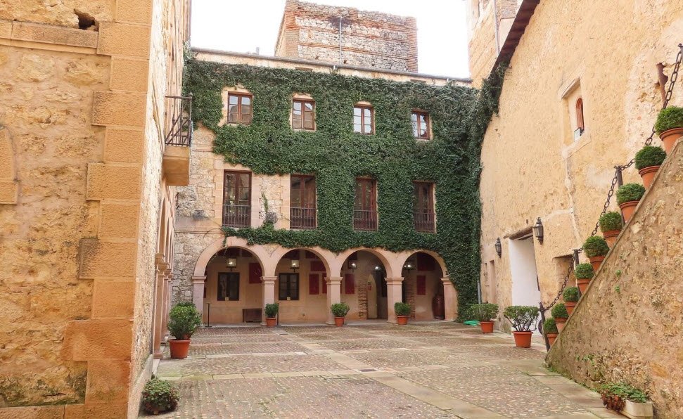 Castillo de Castilnovo, Spain